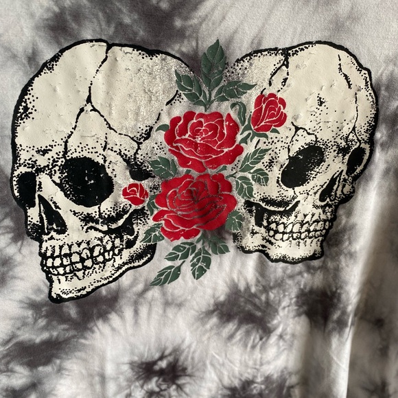 Torrid Perfect Tee - Super Soft Skulls Tie-Dye White Roses Lightweight Plus Sz 3 - Picture 5 of 8